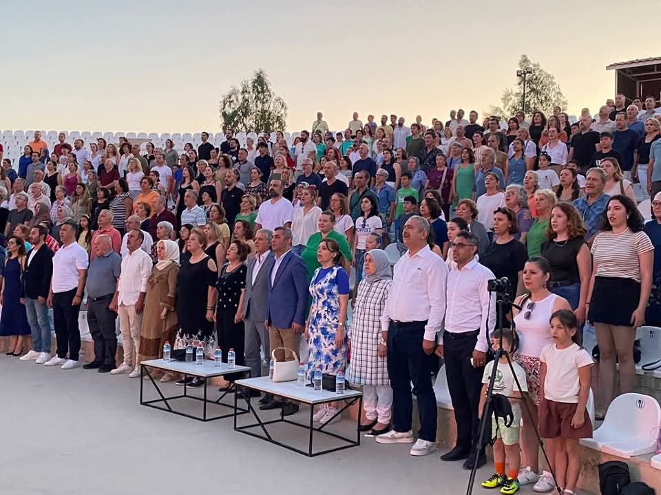 KUŞADASI ‘NDA ÖGRETMEN AKADEMİSİ HÜNERLERİNİ SAHNELEDİ
