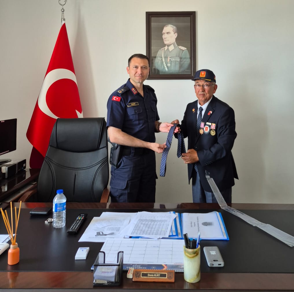 TÜRKİYE MUHARİP GAZİLER DERNEĞİ KUŞADASI TEMSİLCİLİĞİ ‘NDEN İLÇE JANDARMA KOMUTANLIĞI’NA ZİYARET