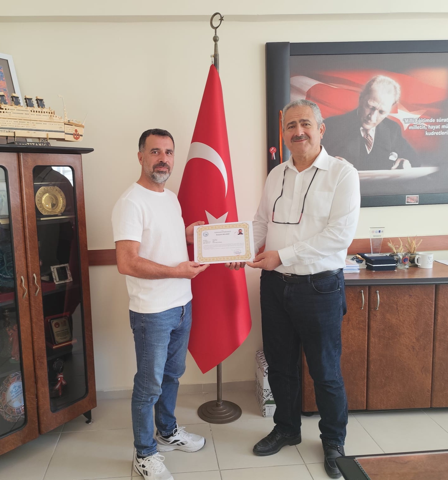 KUŞADASI İLÇE MÜDÜRLÜĞÜ PERSONELİNE ‘BAŞARI BELGESİ’