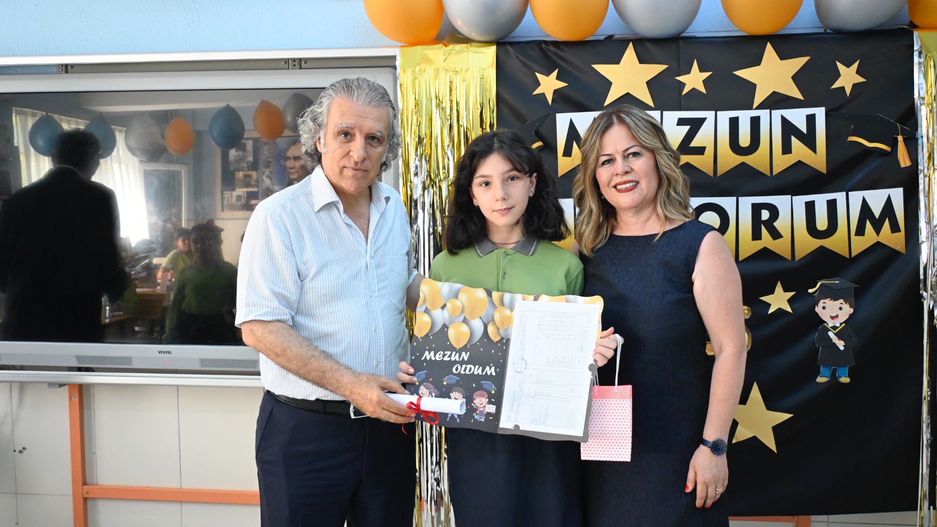 KUŞADASI’NDA ÖĞRENCİLER ‘TATİLE MERHABA’ DEDİ