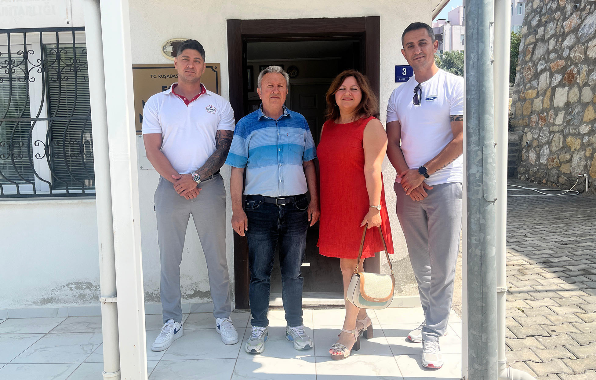 KUŞADASI BELEDİYESİ’NDEN MUHTARLARA BAYRAM TEBRİĞİ ZİYARETİ
