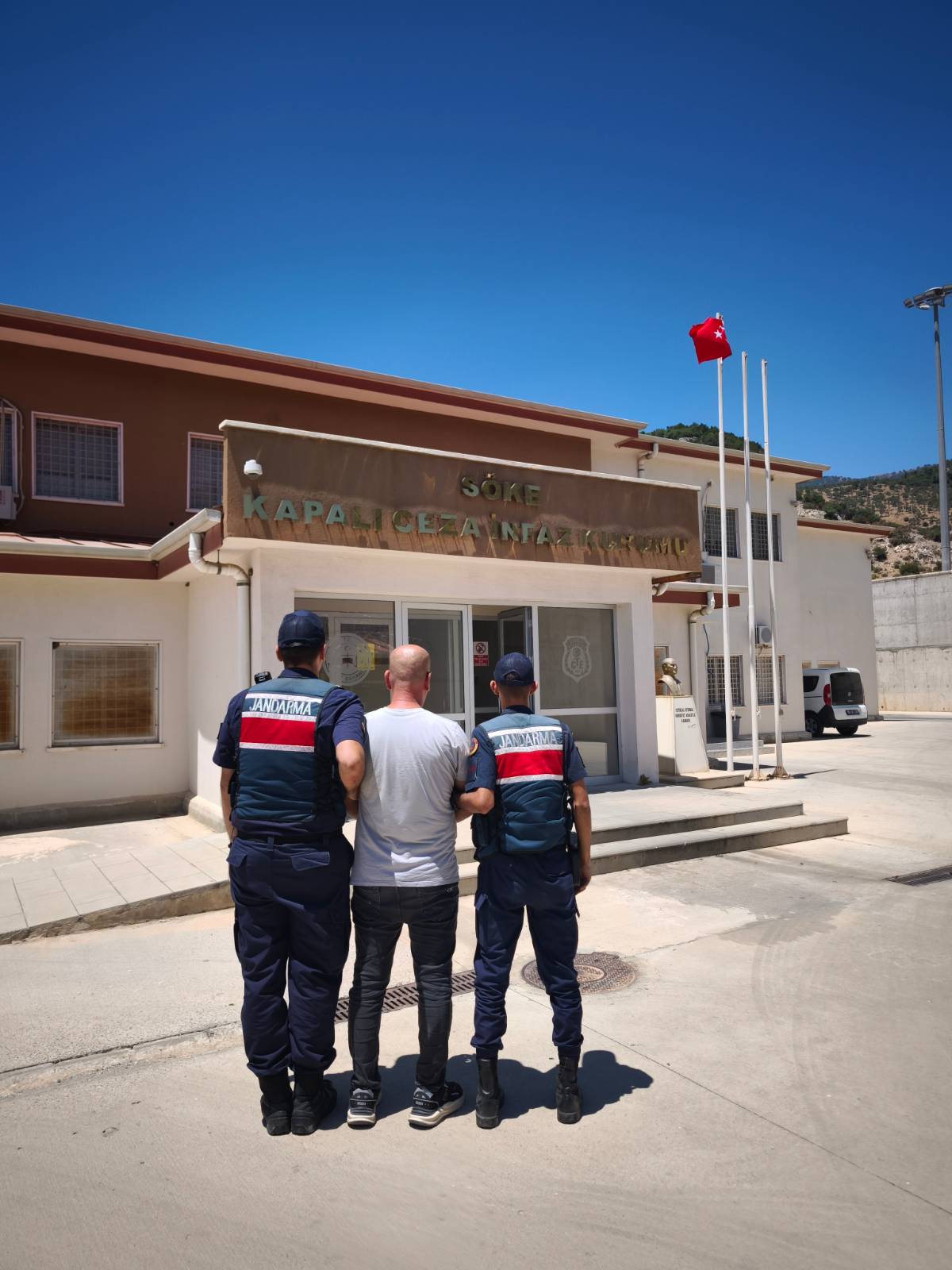 ARANAN 4 ŞAHISI JANDARMA YAKALADI